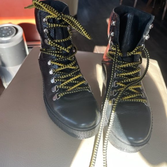 Shoe the Bear Short Boots - Picture 2 of 4